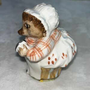 BEATRIX POTTER‎ 'MRS TIGGY WINKLE'' FIGURINE BESWICK ENGLAND F. WARNE & CO. 1948